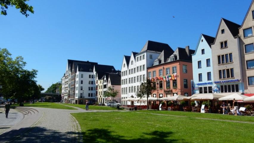 házak