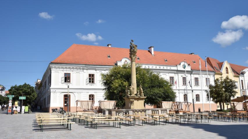 főtér